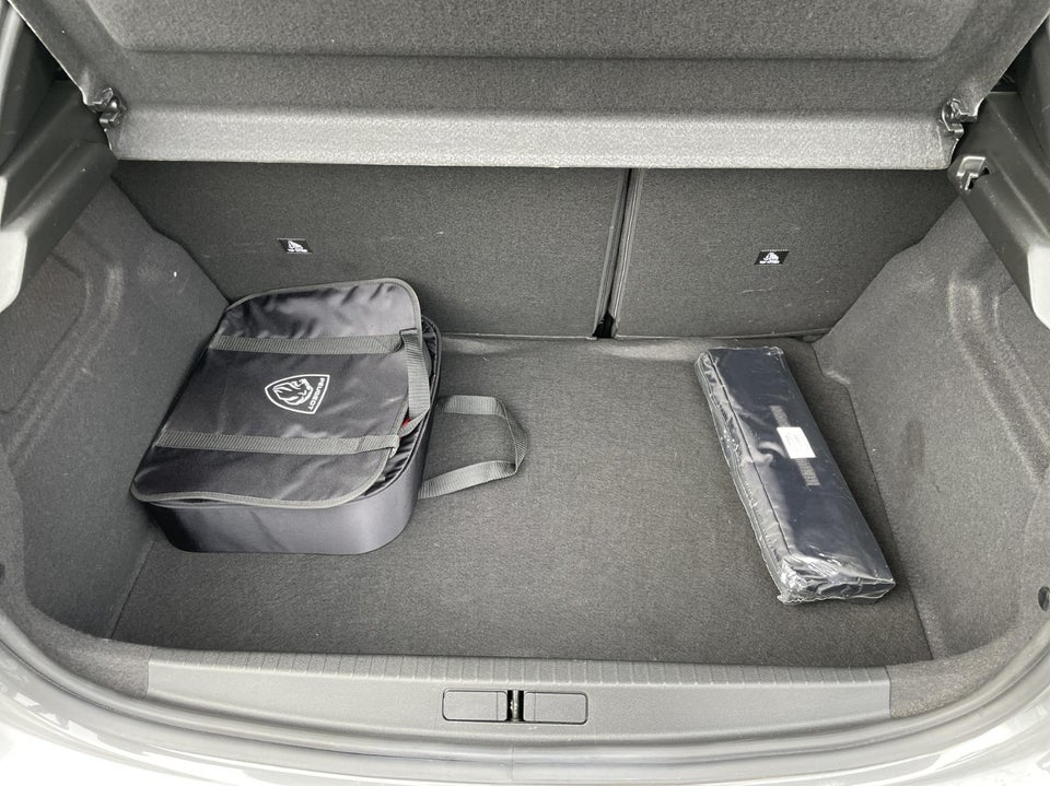 Peugeot e-208 54 GT 5d