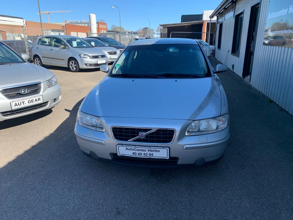 Volvo S60 2,4 140 Momentum 4d