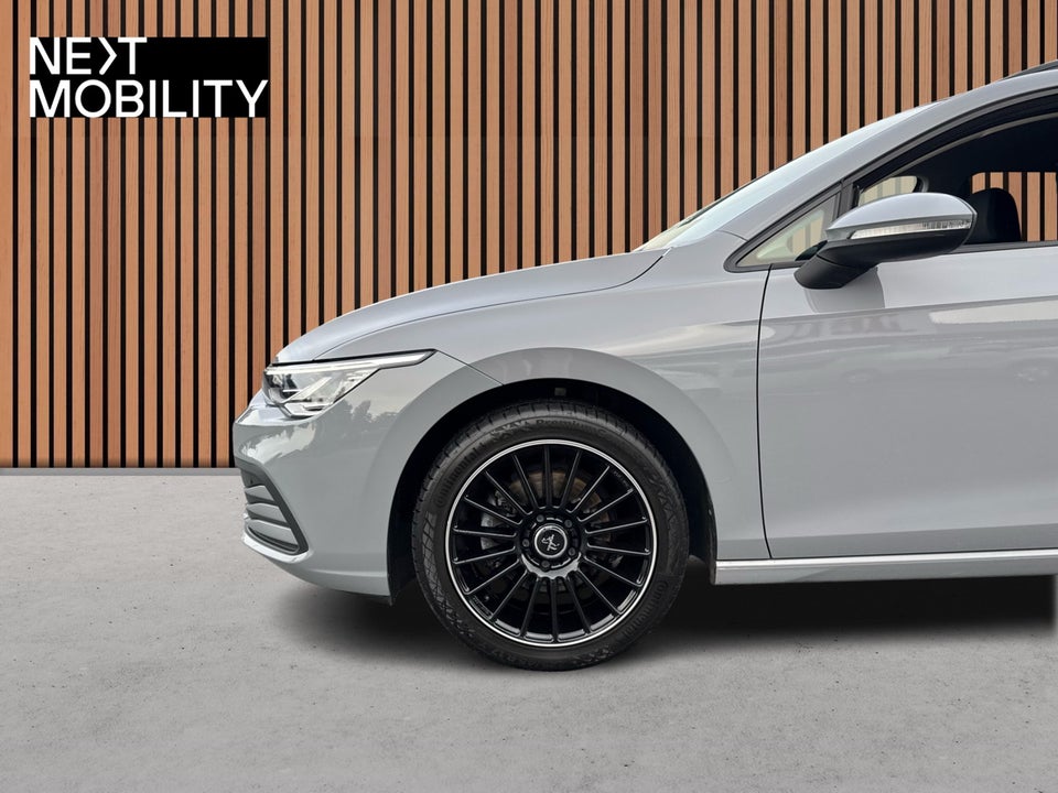 VW Golf VIII 1,5 TSi 130 Life Variant 5d