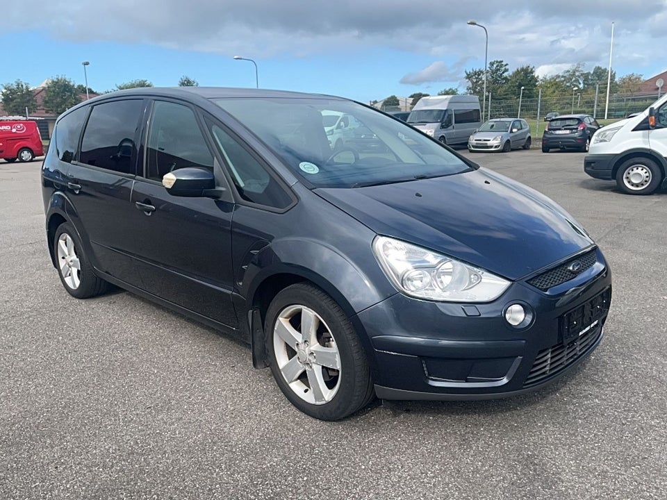 Ford S-MAX 2,0 Ambiente 5d