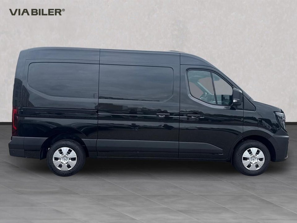 Nissan Interstar 87 L2H2 Tekna Van