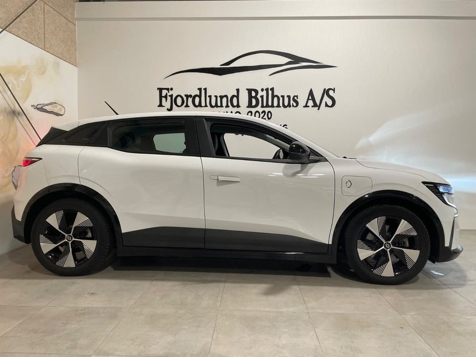 Renault Megane E-Tech 40 Equilibre 5d