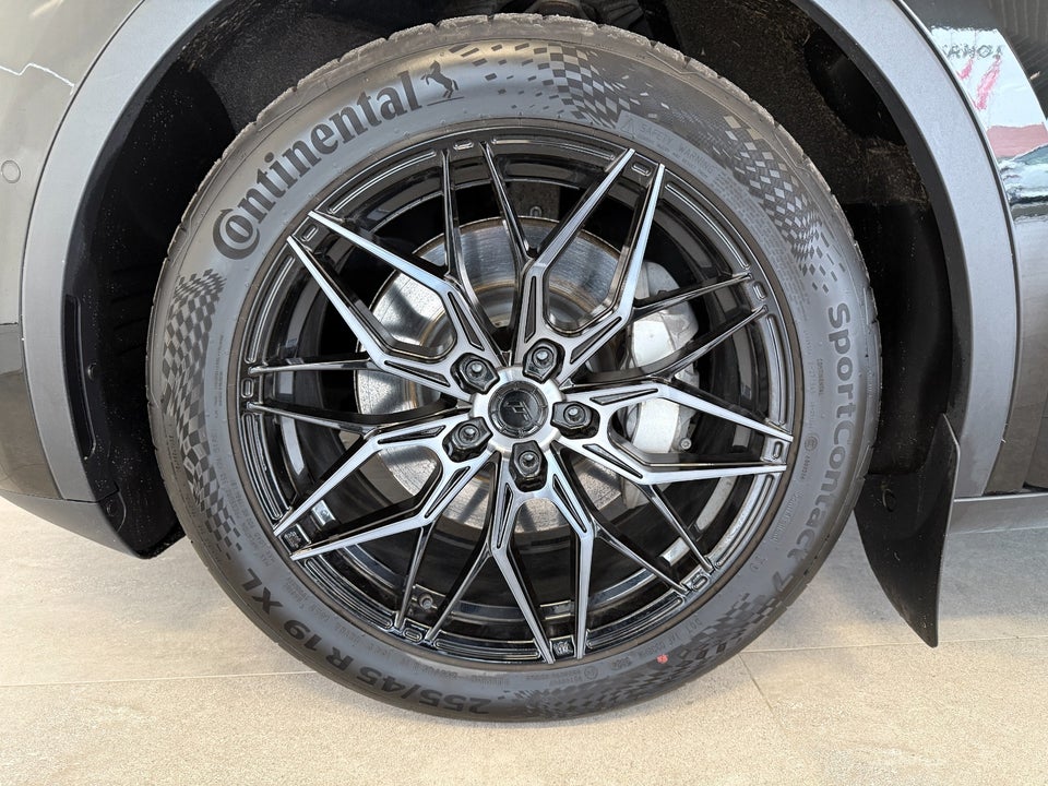 Tesla Model Y Long Range AWD 5d