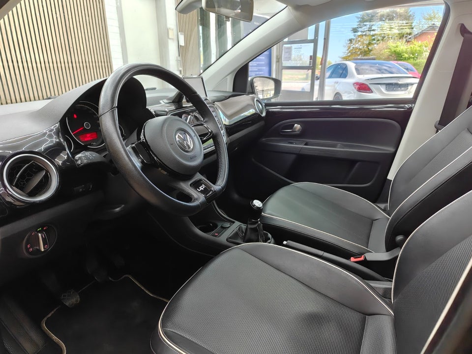 VW Up! 1,0 75 Black Up! 5d