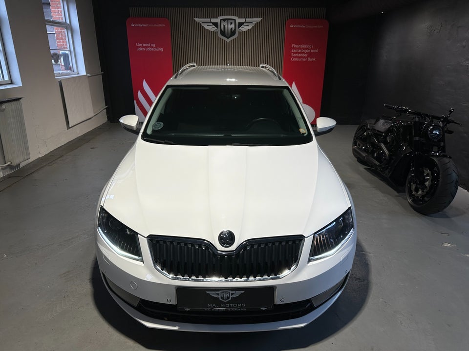 Skoda Octavia 1,6 TDi 110 Style Combi DSG 5d