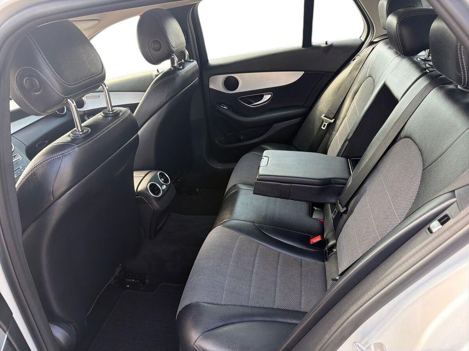 Mercedes C200 2,0 AMG Line stc. aut. 5d