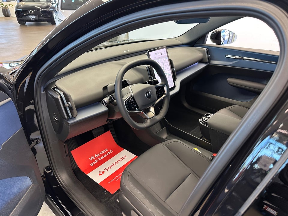 Volvo EX30 Extended Range Plus 5d