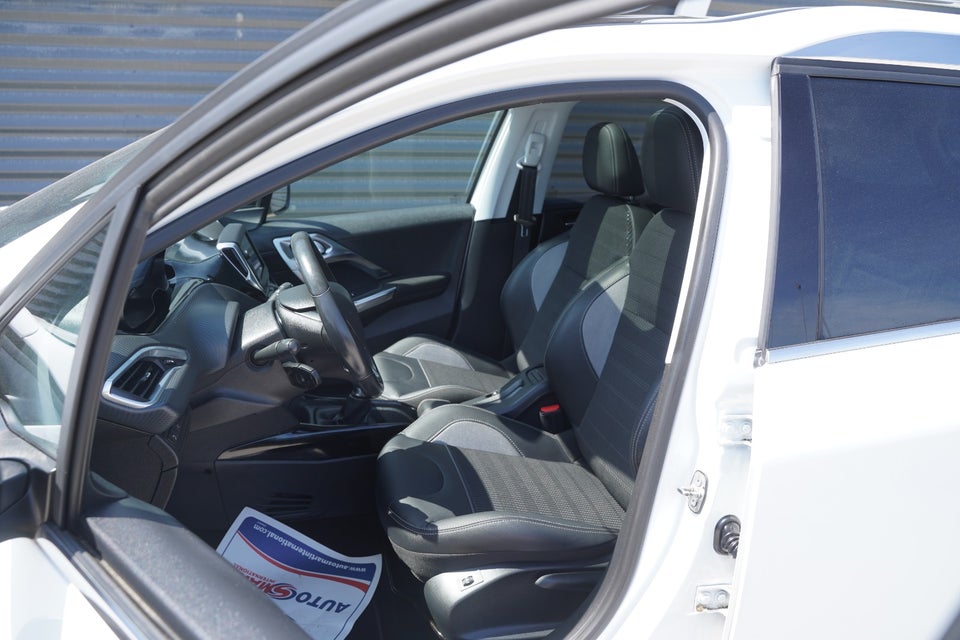 Peugeot 2008 1,2 e-THP 110 Selection Sky 5d