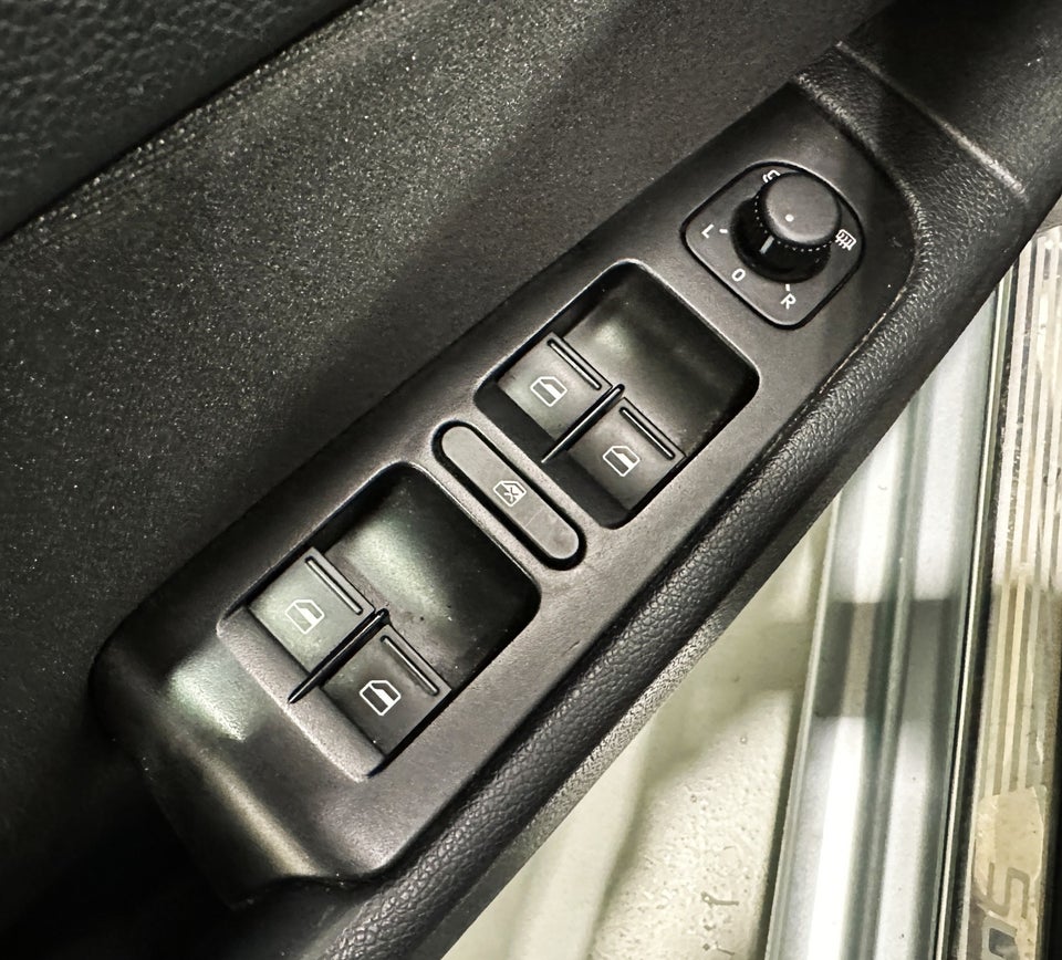 Skoda Superb 2,0 TDi 140 Elegance Combi 5d