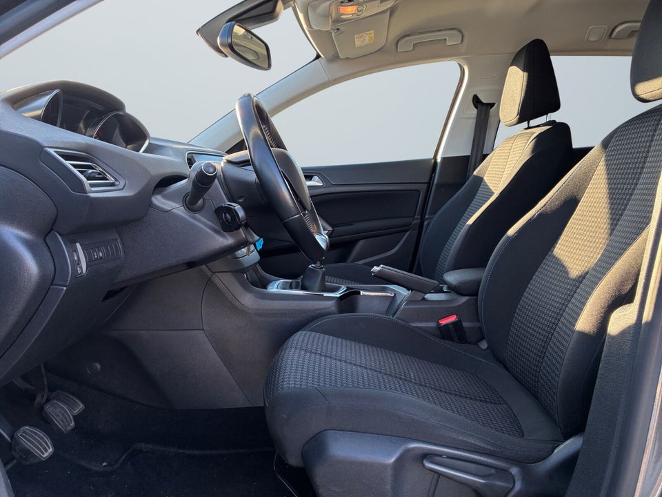 Peugeot 308 1,5 BlueHDi 130 Style+ 5d