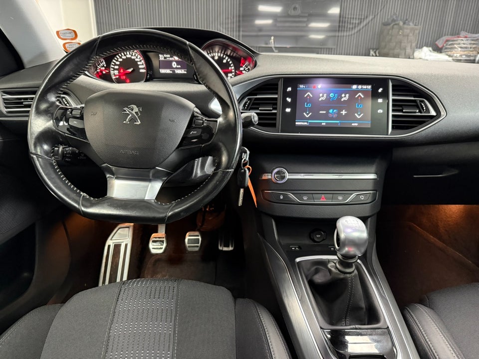Peugeot 308 1,5 BlueHDi 130 Allure Sky 5d
