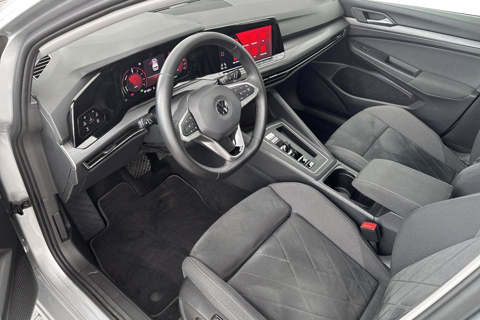 VW Golf VIII 1,4 eHybrid DSG 5d
