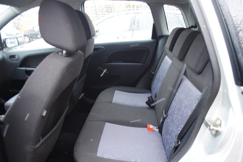 Ford Fiesta 1,3 Ambiente 5d