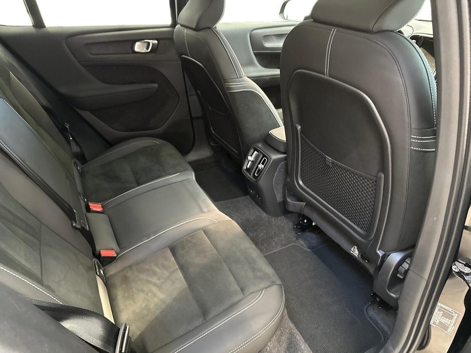 Volvo EC40 Extended Range Black Edition 5d