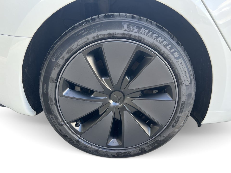 Tesla Model 3 RWD 4d