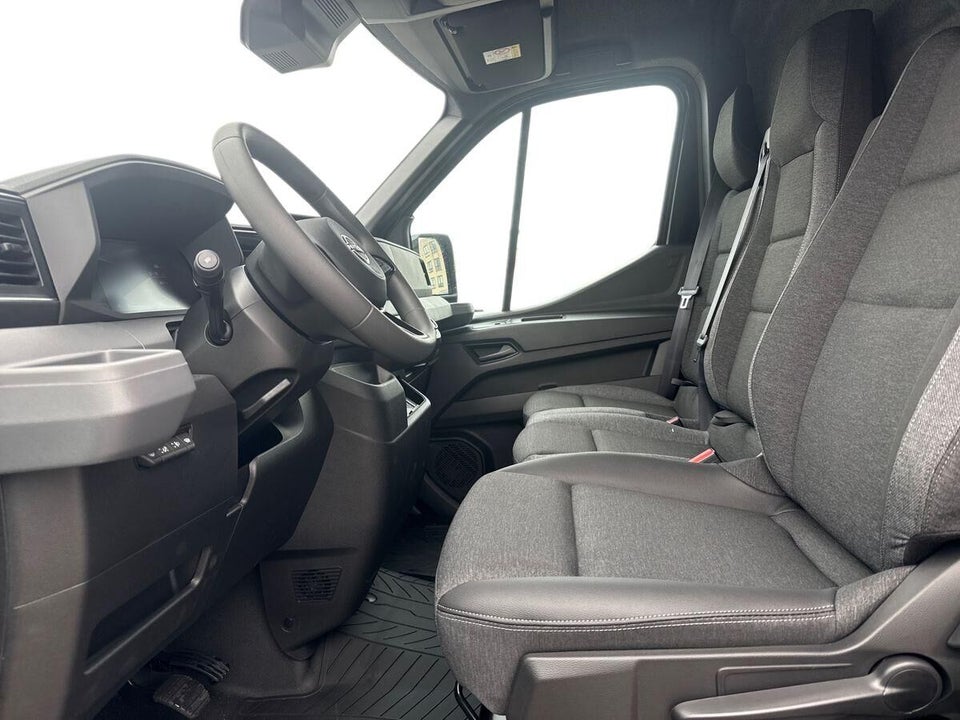Nissan Interstar 87 L2H2 Tekna Van