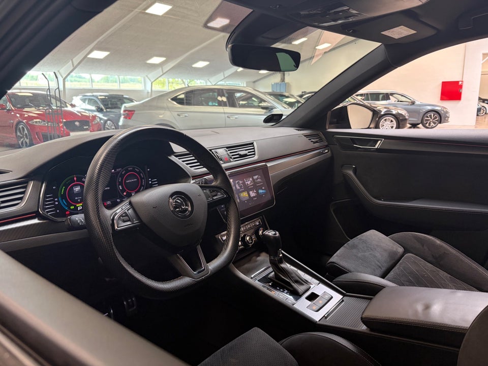 Skoda Superb 1,4 TSi iV Sportline Combi DSG 5d