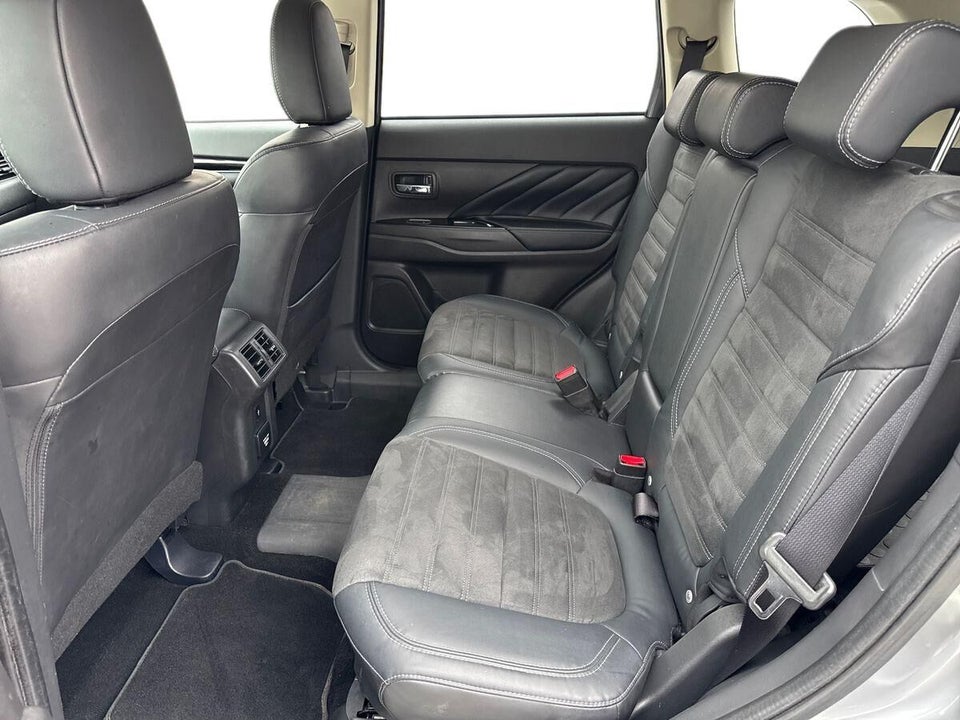 Mitsubishi Outlander 2,4 PHEV Intense CVT 4WD 5d