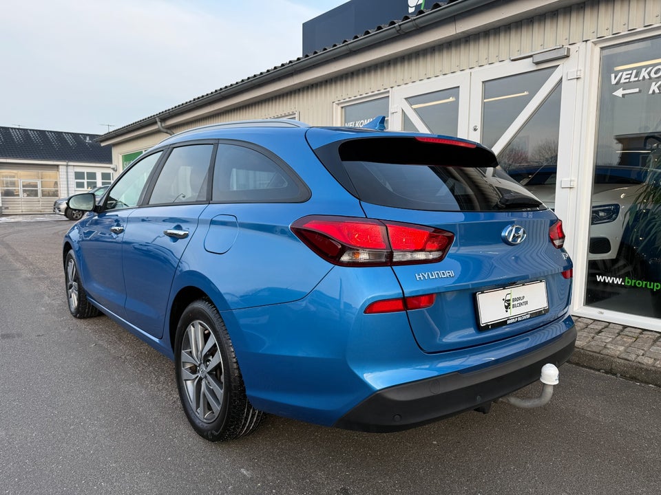 Hyundai i30 1,6 CRDi 110 Premium stc. 5d