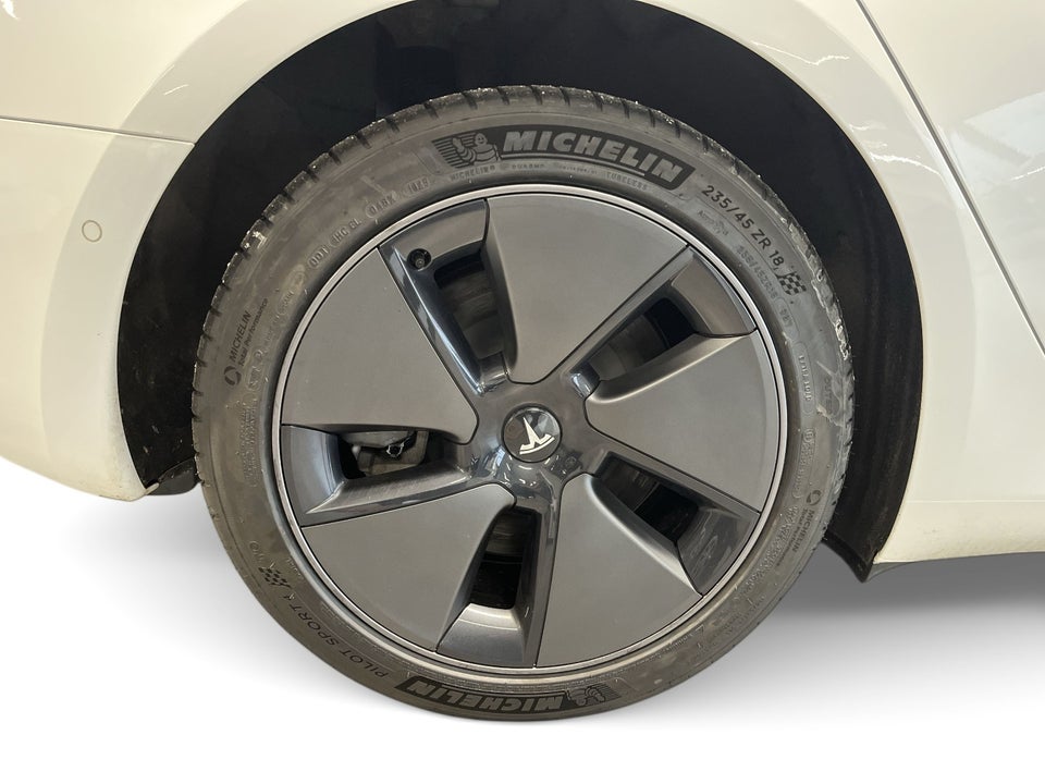 Tesla Model 3 Standard Range+ RWD 4d