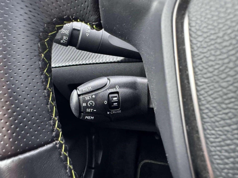 Peugeot e-208 50 GT 5d