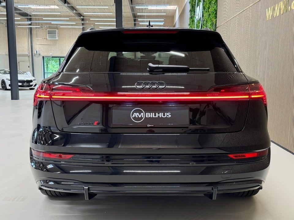 Audi e-tron S quattro 5d