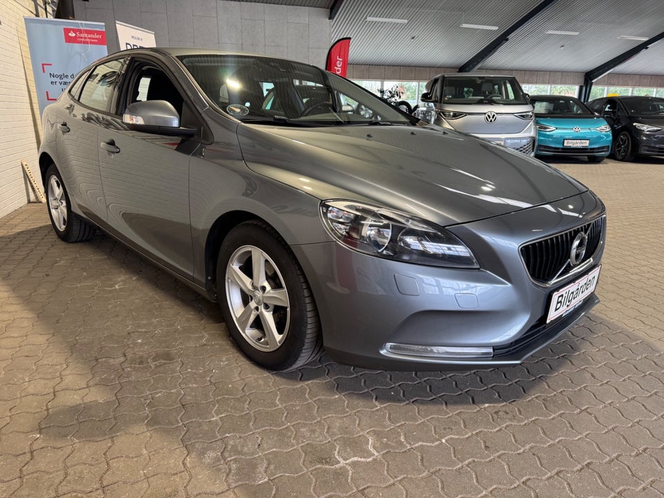 Volvo V40 2,0 D2 120 Kinetic 5d