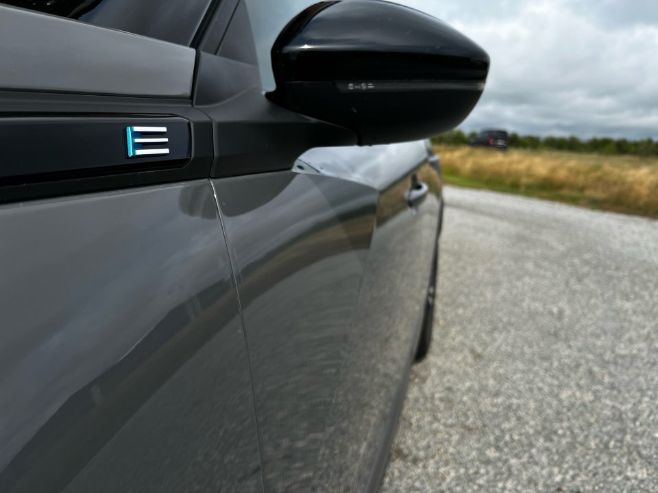 Peugeot e-2008 54 GT 5d