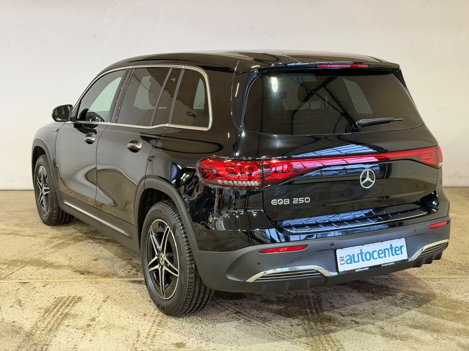 Mercedes EQB250 AMG Line 5d