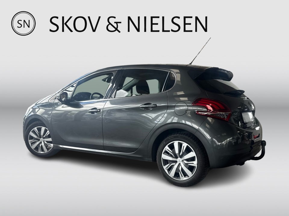 Peugeot 208 1,6 BlueHDi 100 Chili Sky+ 5d