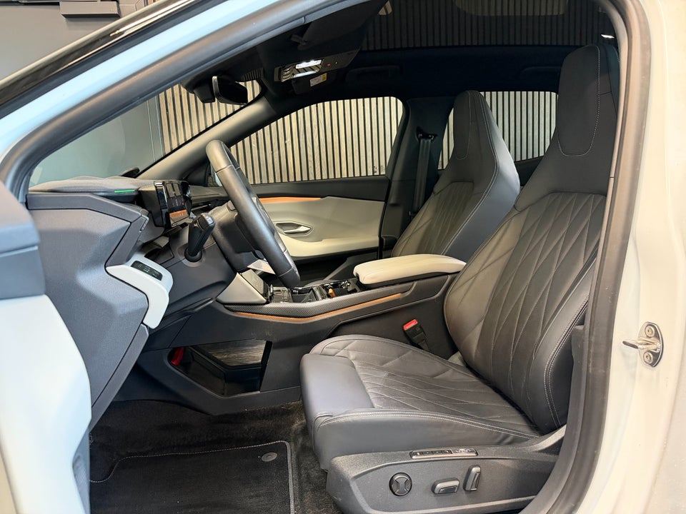 Ford Explorer 77 Premium Extended Range 5d