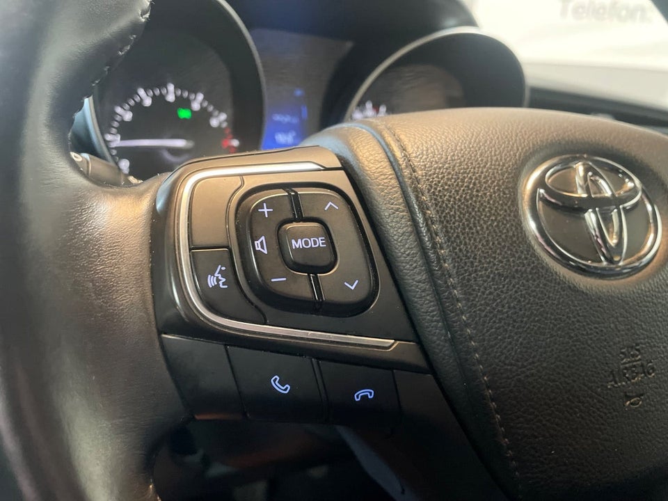 Toyota Avensis 1,8 VVT-i T2 Premium Touring Sports 5d
