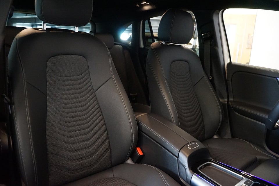 Mercedes EQA300 Progressive 4Matic 5d