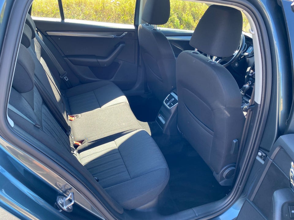 Skoda Octavia 2,0 TDi 150 Celebration Combi DSG 5d