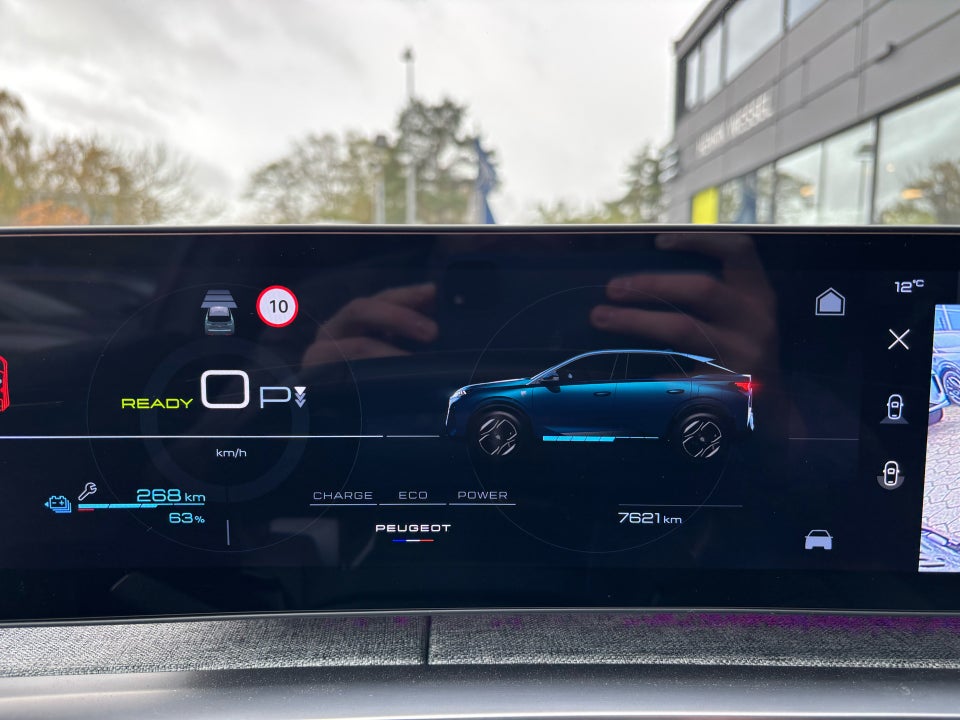 Peugeot e-3008 77 GT 5d