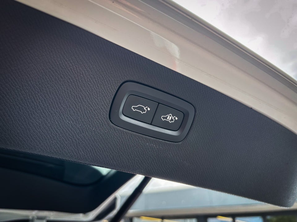 Volvo XC90 2,0 T8 ReCharge Ultimate Dark aut. AWD 7prs 5d