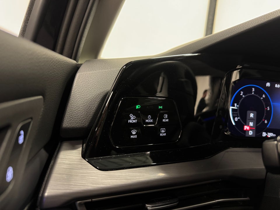 VW Golf VIII 2,0 TDi 150 Style DSG 5d