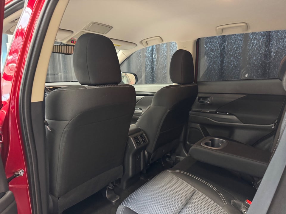 Mitsubishi Outlander 2,4 PHEV Intense CVT 4WD 5d