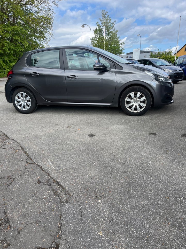 Peugeot 208 1,2 PureTech 82 Signature 5d