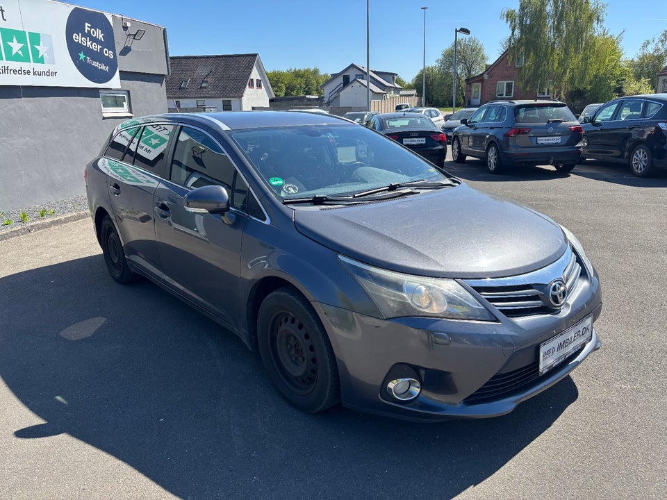 Toyota Avensis 2,0 D-4D T1 stc. 5d