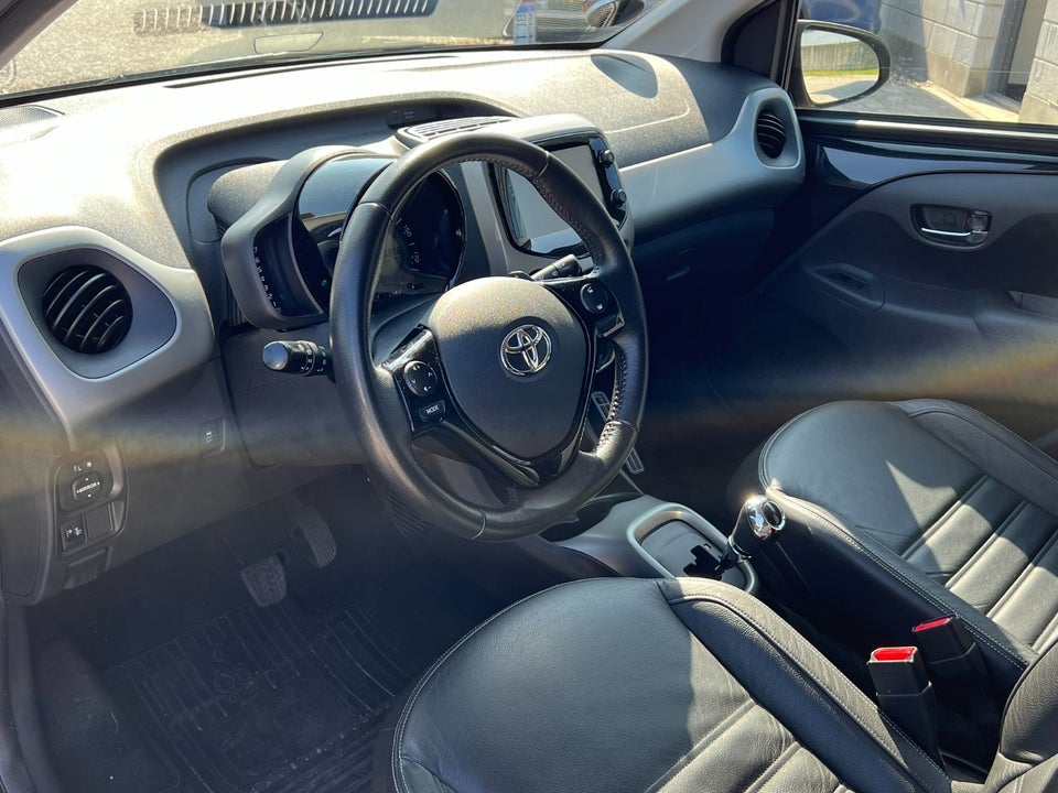 Toyota Aygo 1,0 VVT-i x-black II x-shift 5d