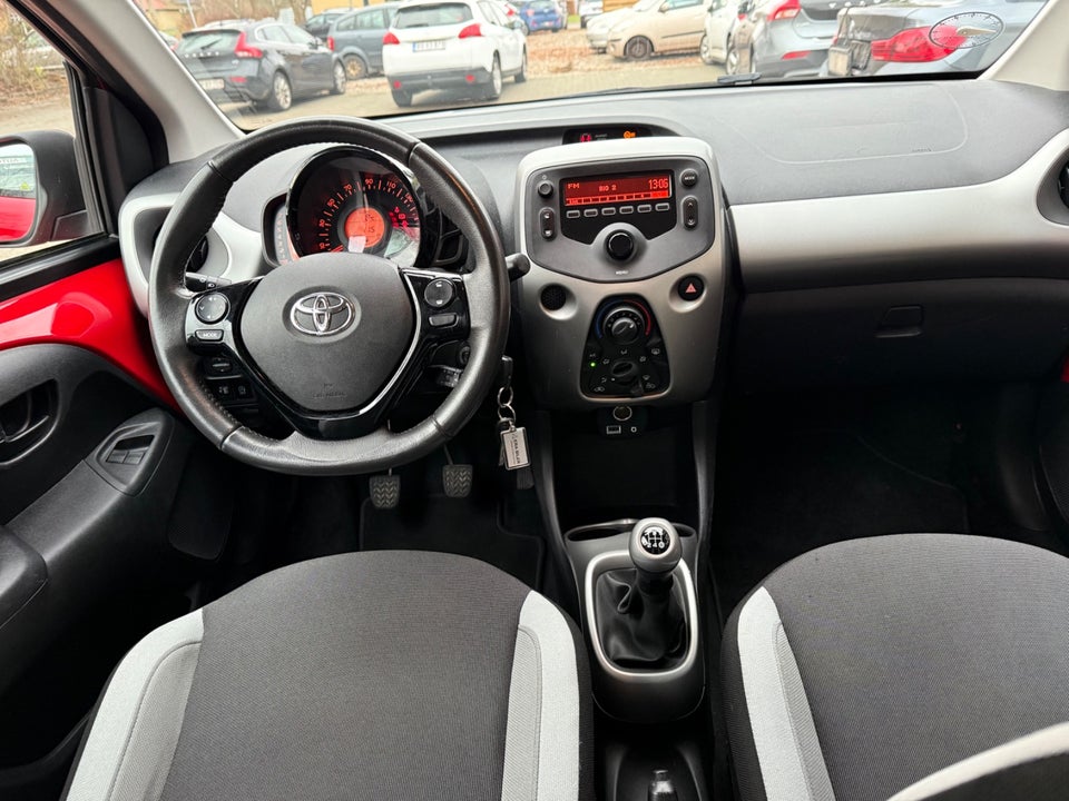 Toyota Aygo 1,0 VVT-i x-play 5d