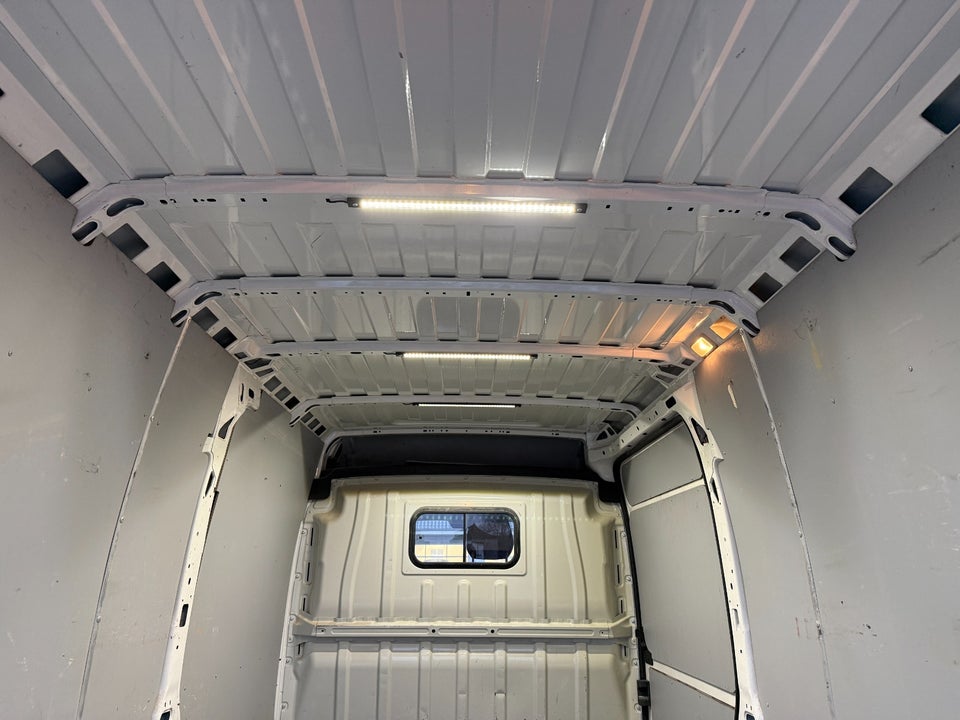 Peugeot Boxer 333 2,2 BlueHDi 140 L3H2 Premium