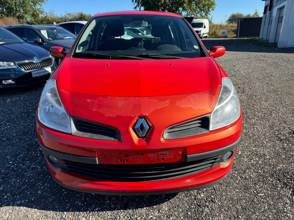 Renault Clio II 1,6 Dynamique 5d