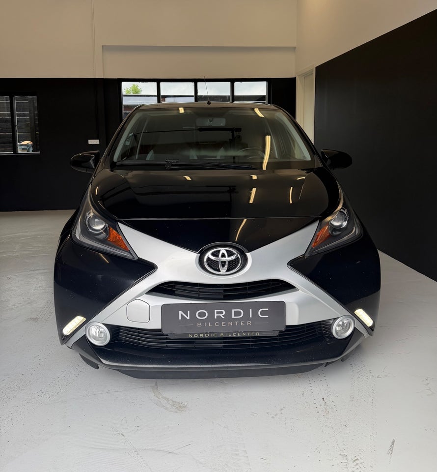Toyota Aygo 1,0 VVT-i x-black 5d