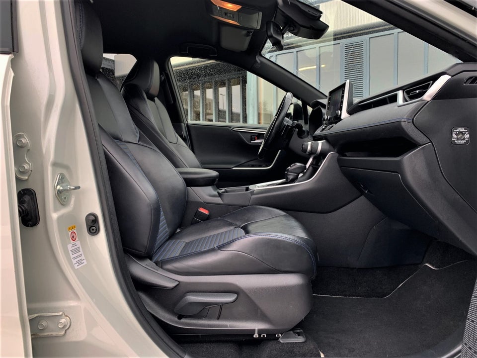 Toyota RAV4 2,5 Hybrid H3 Business MDS 5d