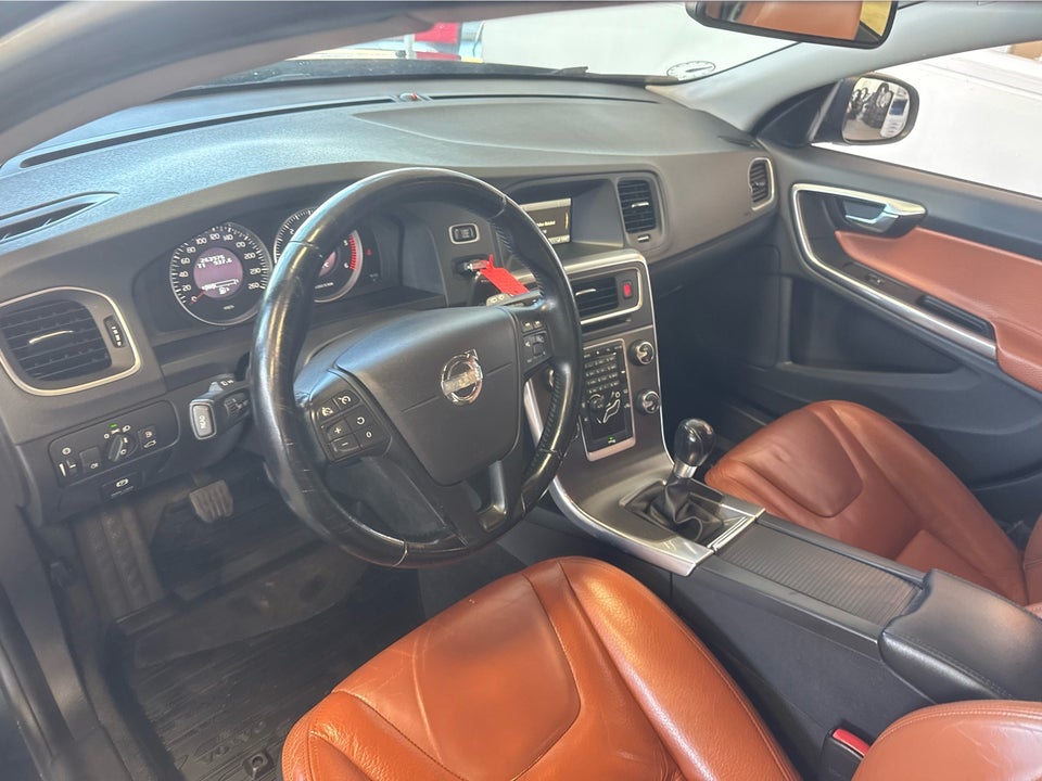 Volvo V60 1,6 DRIVe Momentum 5d