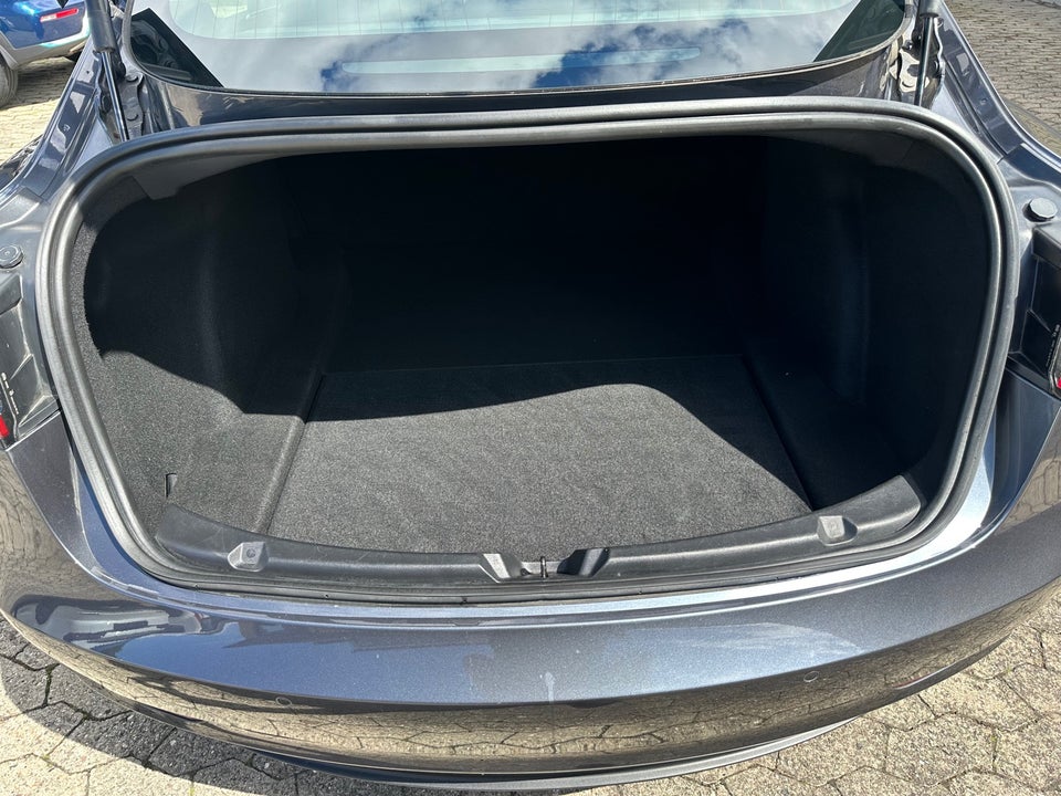 Tesla Model 3 Long Range AWD 4d