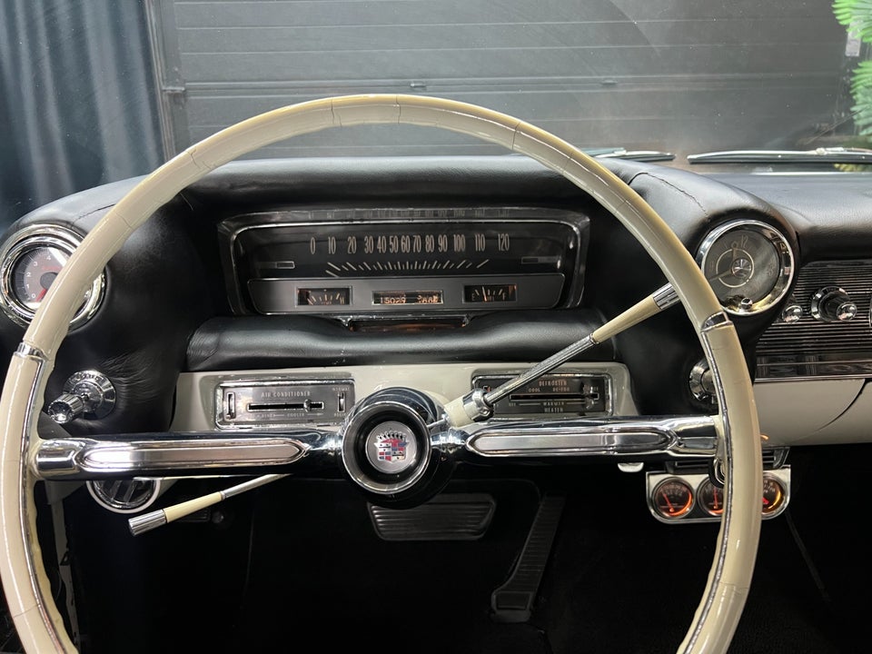 Cadillac Coupé DeVille 6,4 aut. 2d