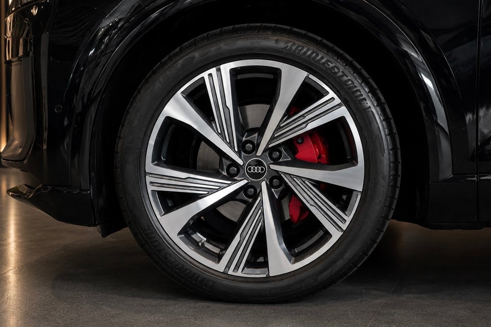 Audi Q6 e-tron S-line quattro 5d